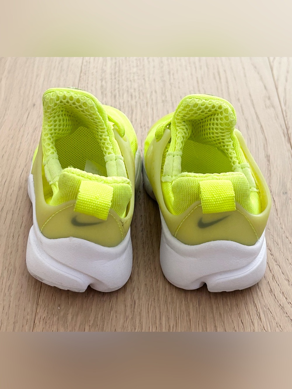 Nike Air Presto DO1381-700 Green Running Shoes Sneakers Size 5C - Picture 5 of 7